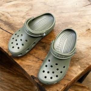 [Hàng nguyên không lỗi cắt - màu trơn] Dép crocs nam nữ dép đi chơi đi biển bao đẹp tặng kèm 10 sticker trang trí