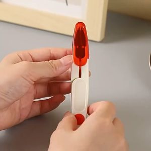 Gunting Cekris Buang Benang Warna Warni dengan Mata Pisau Tajam dan Tutup Pelindung