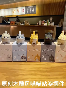Tượng Mèo Resin Phong Cách Chạm Khắc Gỗ – Mô Hình Mèo Đứng Cute Trang Trí Để Bàn 2026