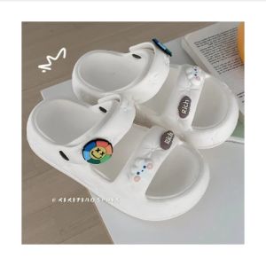 DMshoe รองเท้าแตะทรงสูง รูปแบบที่สูง 2.5นิ้ว รถนนต่ำกว่า ถูกสร้างขึ้นด้วยความสูงมากถึง 2.5 นิ้ว และยาวหน้าสูงลิ่วแน่นอน ทำให้มีความสวยงามแบบนี้เป็นกลยุทธ์ในการเสริมความสูง นอกจากนี้ รูปแบบนี้ยังเหมาะสมสำหรับผู้หญิงมาก ทำให้กับผู้หญิงมีวั