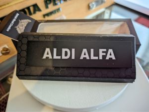ENK ATRIBUT NAME TAG PUL HITAM INSET GRAFIR TIDAK TIMBUL VARIASI