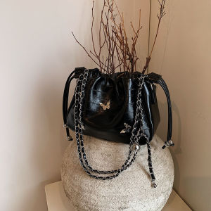 Trendy Butterfly Bucket Bag Womens Single Shoulder Bag Summer New Simple Fashion Sensation Water Bucket Bag Soft PU Leather