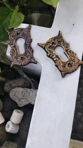 Tutup Lubang Kunci Kuningan Antik 2 pcs Motif Daun Ukir Lubang Kunci Pintu