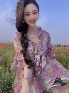 Summer 2025 Womens Loose Fit Floral Lace Patchwork V-Neck Bell Sleeve Shirt Three Quarter Sleeve Fashion Versatile Slimming Top