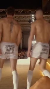 Kaos Singlet Dewasa Murah Merk Texco Kings\\n\\n Apa Itu Kaos Singlet Dewasa Murah Merk Texco Kings\\n\\nKaos singlet dewasa murah merk Texco Kings adalah pilihan tepat bagi Anda yang mencari kaos singlet berkualitas dengan harga terjangkau. Dibuat dengan bahan berkualitas, kaos singlet ini cocok untuk aktivitas sehari-hari dan outdoor. Texco Kings menawarkan berbagai pilihan warna dan desain yang dapat disesuaikan dengan kebutuhan Anda.\\n\\n Mengenal Kaos Singlet Dewasa Murah\\n\\nKaos singlet dewasa murah adalah pakaian atasan tanpa lengan yang dirancang khusus untuk orang dewasa dengan harga terjangkau. Biasanya terbuat dari bahan yang nyaman digunakan, seperti katun atau polyester, dan memiliki berbagai warna serta desain yang menarik. Kaos singlet ini cocok untuk berbagai aktivitas, mulai dari santai di rumah hingga kegiatan outdoor.\\n\\n Kenapa Pilih Texco Kings\\n\\nTexco Kings adalah merk kaos singlet dewasa murah yang terkenal dengan kualitas bahan dan desain yang menarik. Berikut beberapa alasan mengapa Anda harus memilih Texco Kings:\\n\\n- **Kualitas bahan**: Kaos singlet Texco Kings dibuat dengan bahan berkualitas tinggi yang nyaman digunakan dan tahan lama.\\n- **Desain menarik**: Texco Kings menawarkan berbagai pilihan warna dan desain yang dapat disesuaikan dengan selera Anda.\\n- **Harga terjangkau**: Meskipun memiliki kualitas bahan yang baik, kaos singlet Texco Kings tetap memiliki harga yang terjangkau.\\n\\n Keunggulan Kaos Singlet Dewasa Murah Merk Texco Kings\\n\\nBerikut beberapa keunggulan kaos singlet dewasa murah merk Texco Kings yang perlu Anda ketahui:\\n\\n Kualitas Texco\\n\\nKaos singlet Texco Kings dibuat dengan bahan berkualitas tinggi yang nyaman digunakan dan tahan lama. Bahan ini juga mudah dicuci dan tidak mudah luntur atau robek.\\n\\n Non-Comic Kaos Singlet\\n\\nKaos singlet Texco Kings adalah pilihan yang tepat bagi Anda yang mencari kaos singlet non-comic. Dengan desain yang menarik dan tidak mengandung unsur komik, kaos singlet ini cocok untuk berbagai acara dan aktivitas.\\n\\n Aktivitas Sehari-hari dan Outdoor\\n\\nKaos singlet Texco Kings cocok untuk berbagai aktivitas sehari-hari dan outdoor. Bahan yang digunakan nyaman digunakan dalam berbagai cuaca dan tidak mudah kusut.\\n\\n Cara Memilih Kaos Singlet Dewasa Murah Merk Texco Kings yang Tepat\\n\\nBerikut beberapa tips untuk memilih kaos singlet dewasa murah merk Texco Kings yang tepat:\\n\\n Ukuran dan Fit\\n\\nPastikan Anda memilih ukuran yang sesuai dengan tubuh Anda. Jangan terlalu besar atau terlalu kecil, karena hal ini dapat mengganggu kenyamanan Anda saat mengenakannya.\\n\\n Warna dan Desain\\n\\nPilih warna dan desain yang menarik dan sesuai dengan selera Anda. Texco Kings menawarkan berbagai pilihan warna dan desain yang dapat disesuaikan dengan kebutuhan Anda.\\n\\n Harga dan Penawaran\\n\\nPastikan Anda memilih kaos singlet Texco Kings dengan harga yang terjangkau dan penawaran yang menarik. Jangan ragu untuk membandingkan harga dan penawaran dari berbagai toko sebelum membeli.\\n\\n Kesimpulan\\n\\nKaos singlet dewasa murah merk Texco Kings adalah pilihan tepat bagi Anda yang mencari kaos singlet berkualitas dengan harga terjangkau. Dengan berbagai keunggulan dan tips memilih yang tepat, Anda dapat menemukan kaos singlet Texco Kings yang cocok untuk aktivitas sehari-hari dan outdoor Anda.\n}