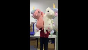 เล่นตู้ตา สไตล์หวานๆ ของเด็กหญิง ชุดของขวัญวันเกิดเด็ก หมอนทรงม้าน่ารัก