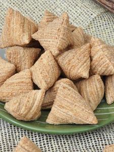 Traditional Sweet Crispy Buckwheat Wafer Small Pack 60g Non-Fried Corn Popcorn Snack Chinese Specialty Triangle Wafer