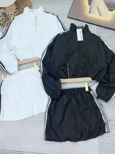 Sét bộ nữ áo khoác gió dây rút croptop chân váy chữ A hoạ tiết kẻ sọc trẻ trung cá tính năng động phong cách thể thao Chất Liệu Gió Cao Cấp Dày Dặn Kích Thước Áo Khoác Gió Đa Dạng S M L Xl - Lazada