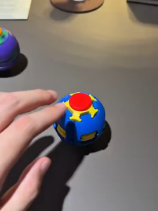Kids Rotating Press Fidget Ball Portable Sensory Stress Relief Toy for Focus and Fine Motor Skills