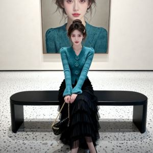CHANGTONG | Bộ Áo Len và Chân Váy Elegance Độc Đáo và Trẻ Trung