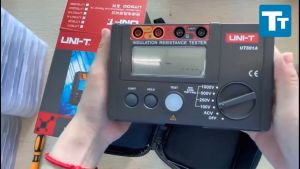 user123393959894709370: "UNI-T UT501A เครื่องทดสอบความต้านทาน 100-1000V Megger Meter และ 30-750V AC โวลต์มิเตอร์