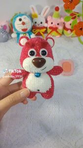 Gấu dâu Lotso bằng len nhung 10cm đeo lục lạc | Froid handmade
