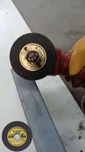 (** ยกกล่อง 50ใบ **) SUMO ใบตัดเหล็ก / ตัดสแตนเลส ขนาด 4 นิ้ว หนา 1.0 มิล ตัดเร็ว ตัดไว คมกริบ ไร้เทียมทาน รุ่น Fast Cut