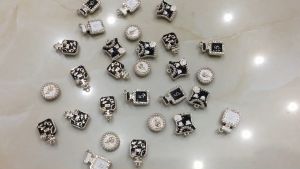 Charm jibit 3D trang trí giày dép Crocs siêu đẹp set 2 cái ngẫu nhiên - Et68