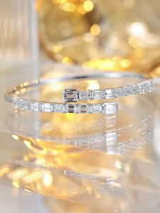 Queensun D VS1 18K gold lab diamond emerald spring bracelet with an open snake shaped bracelet and square sugar bracelet for men and women