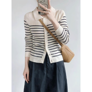 เสื้อคาร์ดิแกนคอโปโลถักขนสัตว์บางแขนยาวสำหรับผู้หญิง ฤดูใบไม้ร่วงต้น เสื้อคลุมกันหนาวแบบสวมหัวลายทาง สีพื้น สไตล์เกาหลี