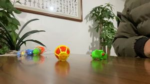 Đồ chơi con quay phát sáng cho bé với thiết kế đơn giản nhiều màu sắc và cách chơi dễ dàng