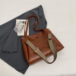 Fashionable Commuter Womens Large Capacity Tote Bag Underarm Single Shoulder Bag Retro Korean Style 2025 New Autumn Winter