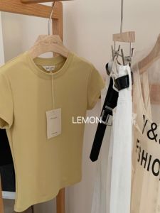 เสื้อยืดแขนสั้นสีเหลืองมูจูสำหรับผู้หญิงในช่วงฤดูร้อนปี 2025 คอลเลกชันไฮเอนด์จาก Guangzhou Thirteenth Factory เสื้อผ้าทำงาน