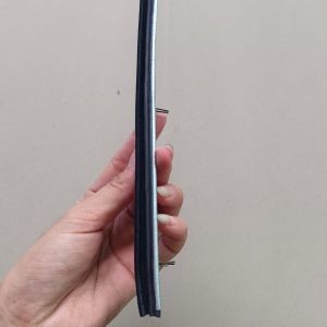 KARET PLIPIT KACA PINTU /WEATHER STRIP MITSUBISHI L-300 LUARDALAM LH & RH