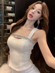 GUZILIAN | เสื้อกั๊กสายเดี่ยวประดับเพชรสำหรับผู้หญิง ฤดูใบไม้ร่วง/ฤดูหนาว เซ็กซี่ ปกโปโล ชั้นใน สีสันสดใส ทรงเข้ารูป แขนกุด