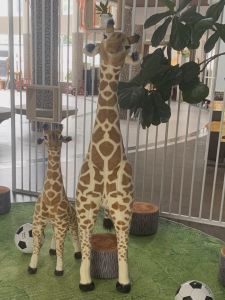 Giant Giraffe Plush Toy Childrens Room Decorations Birthday Gifts Party Props Soft Stuffed Animal Doll for Kids And Toddlers