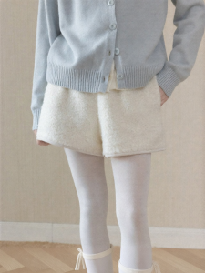 Quần Short Mùa Đông Giữ Ấm Dáng Thẳng Cao Waist Vải Flannel Len Cừu Màu Be