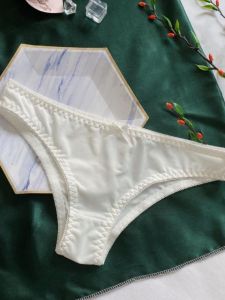 กางเกงชั้นในทรงสามเหลี่ยมเอวต่ำแบบสวมครึ่งสะโพกแห้งเร็วสำหรับผู้หญิงไซส์ใหญ่ 180 ปอนด์ สีพื้น กางเกงชั้นในผ้าฝ้ายที่ทนทานและหลากหลาย