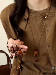 Rantai Leher Beruang Kayu Comel Rekaan Unik Estetik Aksesori Fesyen Cute Wooden Bear Dog Necklace Fashion 木质小熊狗狗项链毛衣链配饰