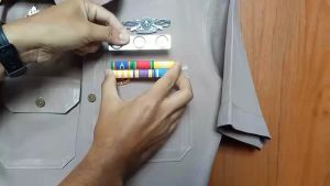 ประดับคู่ ใหม่ล่าสุด แบบเข็มกลัด หมุด แบบแม่เหล็ก ชายหรือหญิงแจ้ง คู่ชูม้า 200 บาท