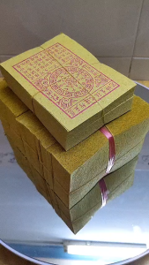 Một Xấp Giấy Giảnh Sanh ( Kinh Vãng Sanh ) Trong Thờ Cúng