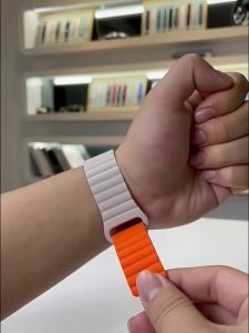 Magnetic silicone strap is suitable for Apple Watch 38/40/41/42/44/45/49mm sports strap is suitable for iWatch series 987654321