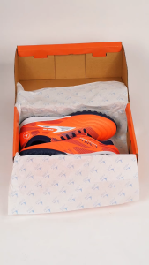 Giày đá bóng MIRA SPEED ONE (Có size trẻ em từ 32-37). Bề mặt giày với vân nổi 2D Master Control 👉 Chất liệu PU & PVC cao cấp ứng dụng công nghệ High Strip PU cho phần upper hỗ trợ sút bóng uy lực và chuyển hướng nhanh mượt mà