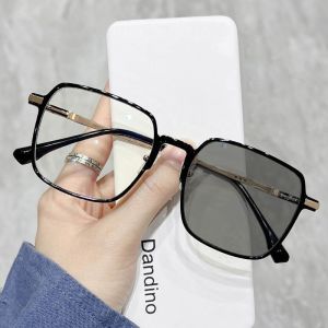 3 in 1 Photochromic Reading Glasses Progressive Multifocal Graded Glasses +1.0 To +4.0 for Women Men Anti-UV Shades