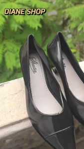 Womens pointed-toe black shoes Korean style fashionable student shoes 3CM low heel rubber black shoes suitable for school and office wear all seasons waterproof black shoes 090523