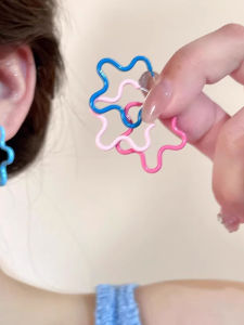 925 Sterling Silver Dopaamine Colored Hollow Flower Earrings Womens Beach Vacation Style Sweet Temperament Ins Ear Jewelry