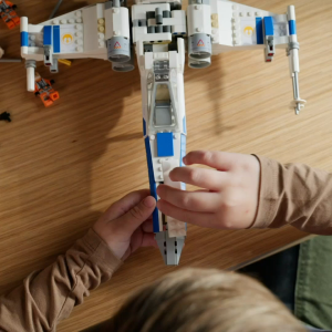 LEGO Star Wars 75460 New Republic X-Wing Starfighter (558 Pieces)
