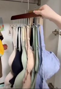 ไม้แขวนเสื้อ 8 ตะขอจัดระเบียบ กันลื่น ประหยัดพื้นที่ ตู้เสื้อผ้า ที่เก็บเสื้อผ้า ไม้แขวนผ้าอเนกประสงค์ 【พร้อมจัดส่งในไทย】