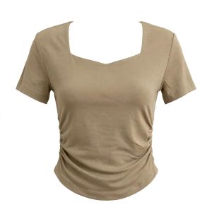 Short-sleeve top with square neckline and ruched sides. Casual wear for everyday use.