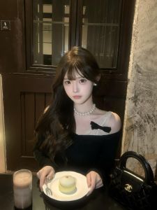 Korean Style Long Sleeve T-Shirt Womens Lace Strap Butterfly Knot Design Sensual Inner Wear Top Commute Fashion Creative Pattern