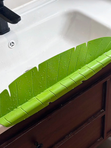 Kitchen Sink Water Barrier Banana Leaf Creative Waterproof Partition Home Use Silicone Countertop Water Stopper Strip