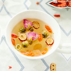 Fasimiyu ชา ชาดอกไม้ 100g/box（10 packets in a box）ชาดอกไม้เพื่อสุขภาพ ชาดอกกุหลาบ ทั้งหอมทั้งหวาน ชาเพื่อสุขภาพ ดอกกุหลาบ + ดอกเบญจมาศ + พุทราแดง + โกจิเบอร์รี่ + ลําไย