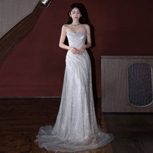 ชุดราตรีสีเงินหรูหรา 2025 ชุดแต่งงานไหล่เดียวประดับเลื่อม ชุดราตรีหรูหรา ชุดยาวปานกลาง ฤดูร้อน ผ้าฝ้ายโพลีเอสเตอร์