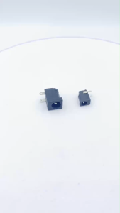 Jack cắm nguồn DC 5.5mm x 2.1mm và 3.5mm x 1.3mm có 3 chân kết nối với mạch
