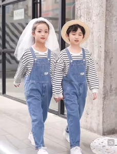 เอี๊ยมยีนส์เด็กสุดคิ้วท์ รุ่น Little Buddy ใส่ได้ทั้งเด็กผู้ชายและผู้หญิง เนื้อผ้านิ่ม ใส่สบาย ไม่รัดตัว