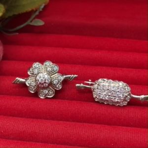 เข็มกลัดโรเดียมพวงดอกไม้ฝังพลอย คละแบบ เข็มกลัดเสื้อผ้า ผ้าโพกศีรษะ ผ้าพันคออิสลาม ใช้ได้ทุกโอกาส รูปถ่ายจากสินค้าจริง