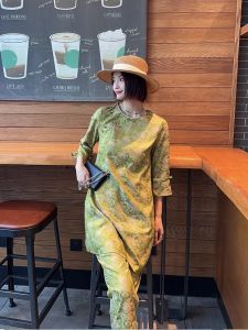 Fashionable Chinese Style Womens Summer Set Short Sleeve Hidden Flower Pattern Side Slit T-Shirt Pants Two-Piece Suit