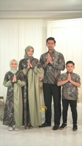 Couple gamis lebaran sarimbit gamis/kemeja batik mix tile dotty ayah/ibu/anak family gown