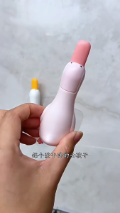 (Ready Stock)2-in-1 Double-head Design Cleaning Clip Dust Stain Removal Shovel-Bathroom Cleaner Tool With Drainage Hole Cute Duck Shaped Klip pembersih sinki cangkuk dipasang di dinding