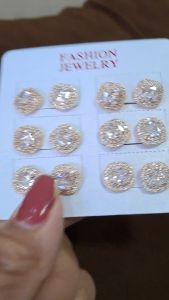 Anting Berlian Tusuk Solitare Kotak Kristal Premium Titanium 18K (Emas)